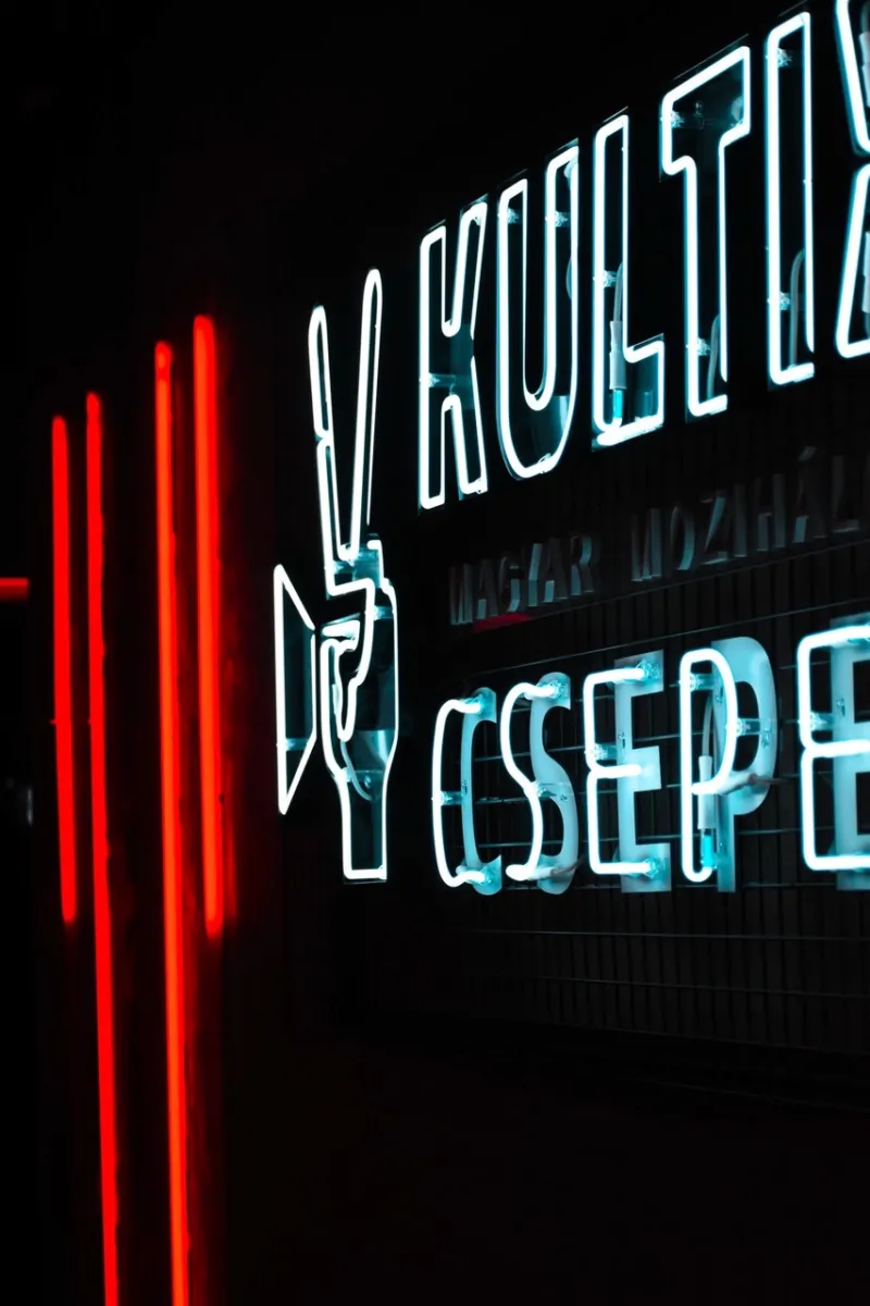 kultik mozi csepel belsőépítészet